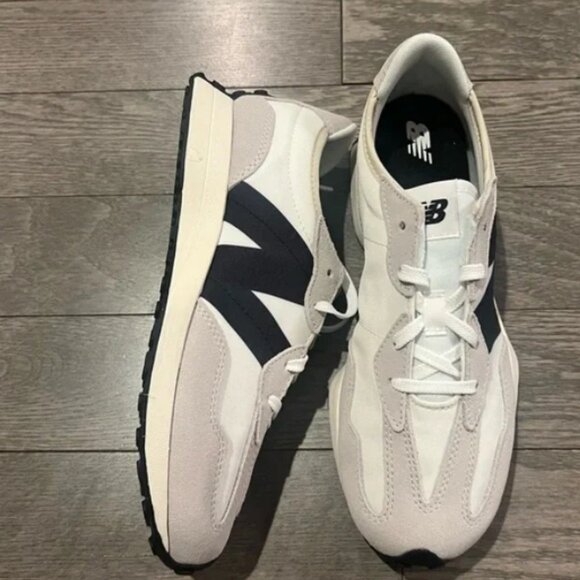 New Balance 327 Retro Sneakers Sea Salt Grey Black WOMEN'S 8 - Picture 1 of 6